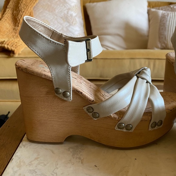Korks wooden, heel wedge sandal NWB - Picture 2 of 9